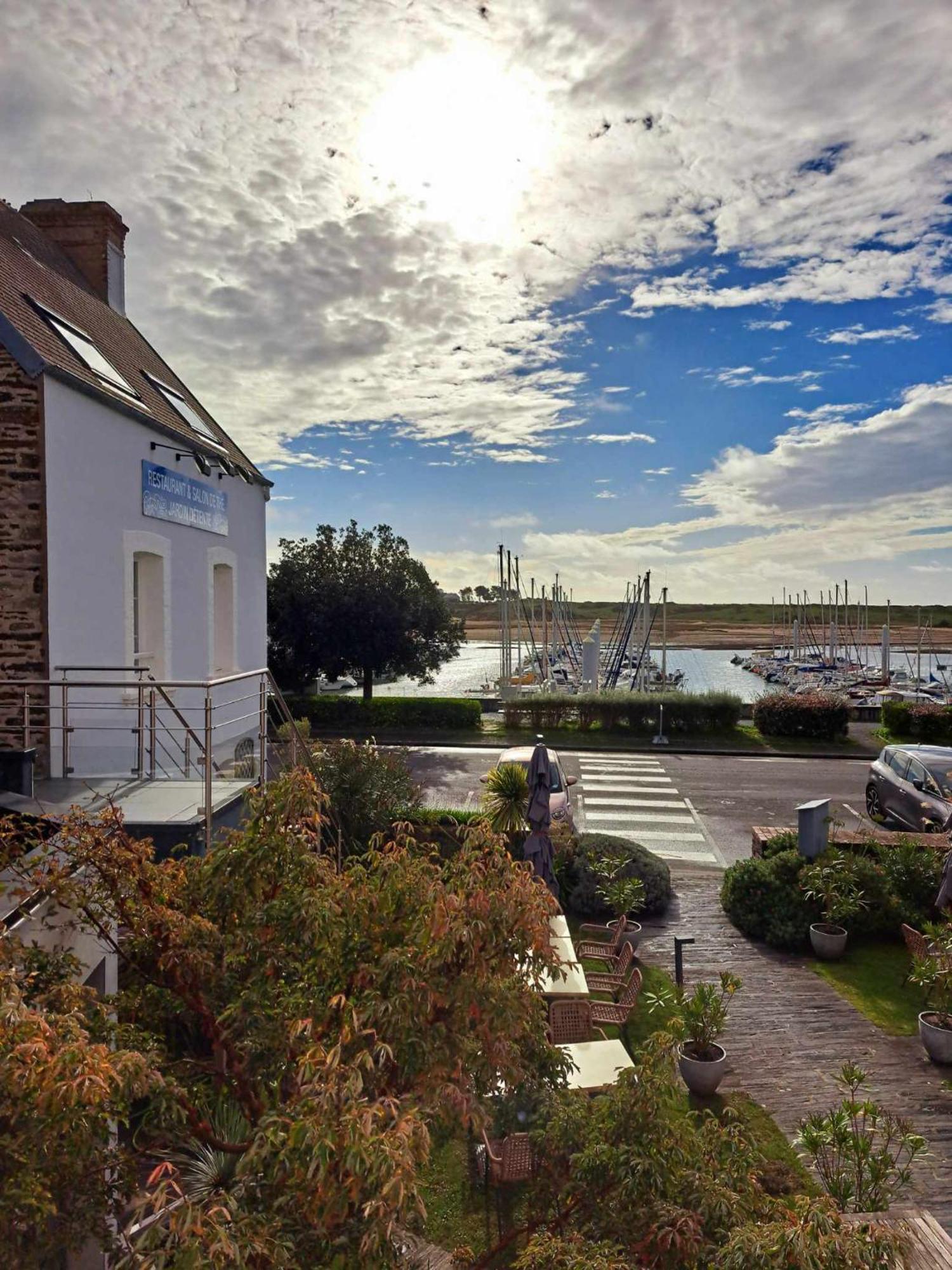 Hotel Traiteur Les Ormes, The Originals Relais บาร์เนอวีย์-แกร์เตอเร ภายนอก รูปภาพ